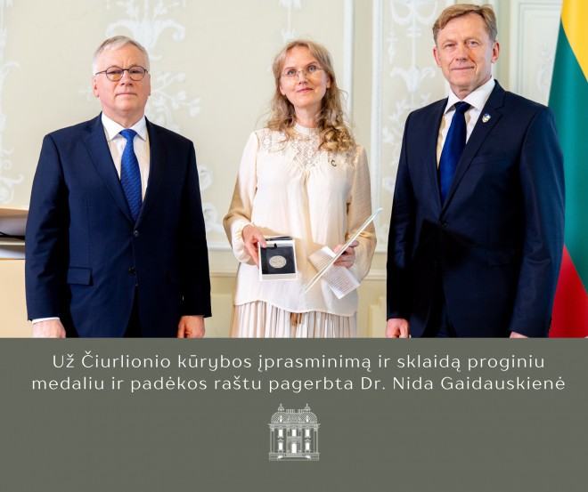 Už Čiurlionio kūrybos įprasminimą ir sklaidą proginiu medaliu ir padėkos raštu pagerbta dr. Nida Gaidauskienė